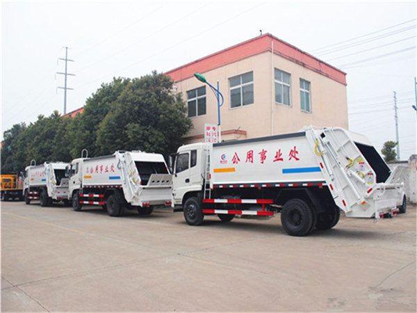 國(guó)五東風(fēng)D913或153壓縮式垃圾車(chē)